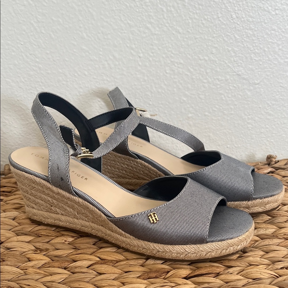 Tommy Hilfiger Women's Silver Wedge Sandals